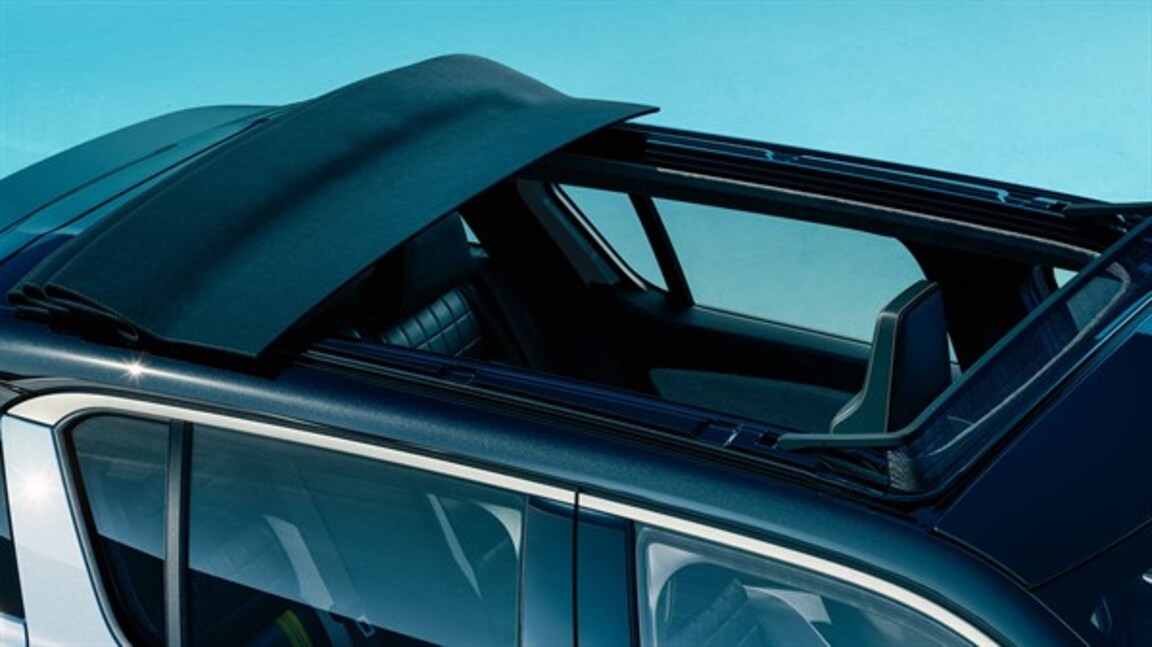 suurelt avanev tekstiilist katuseluuk plein sud