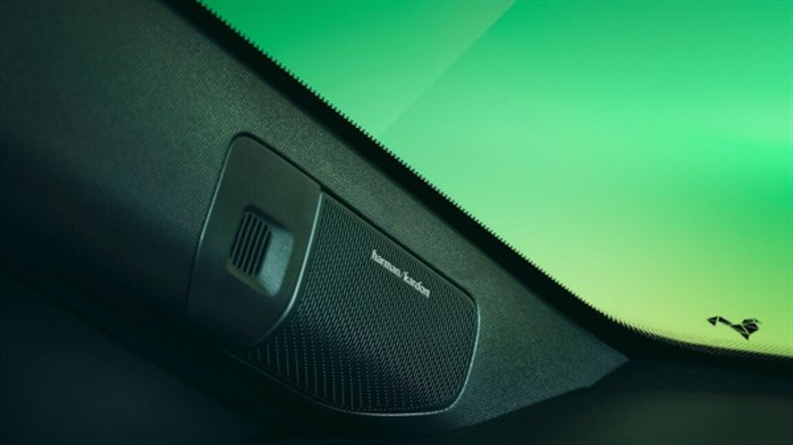 kaasahaaratavat ja isikupärastatud helikogemust pakkuv Harman Kardon® Hi-Fi helisüsteem